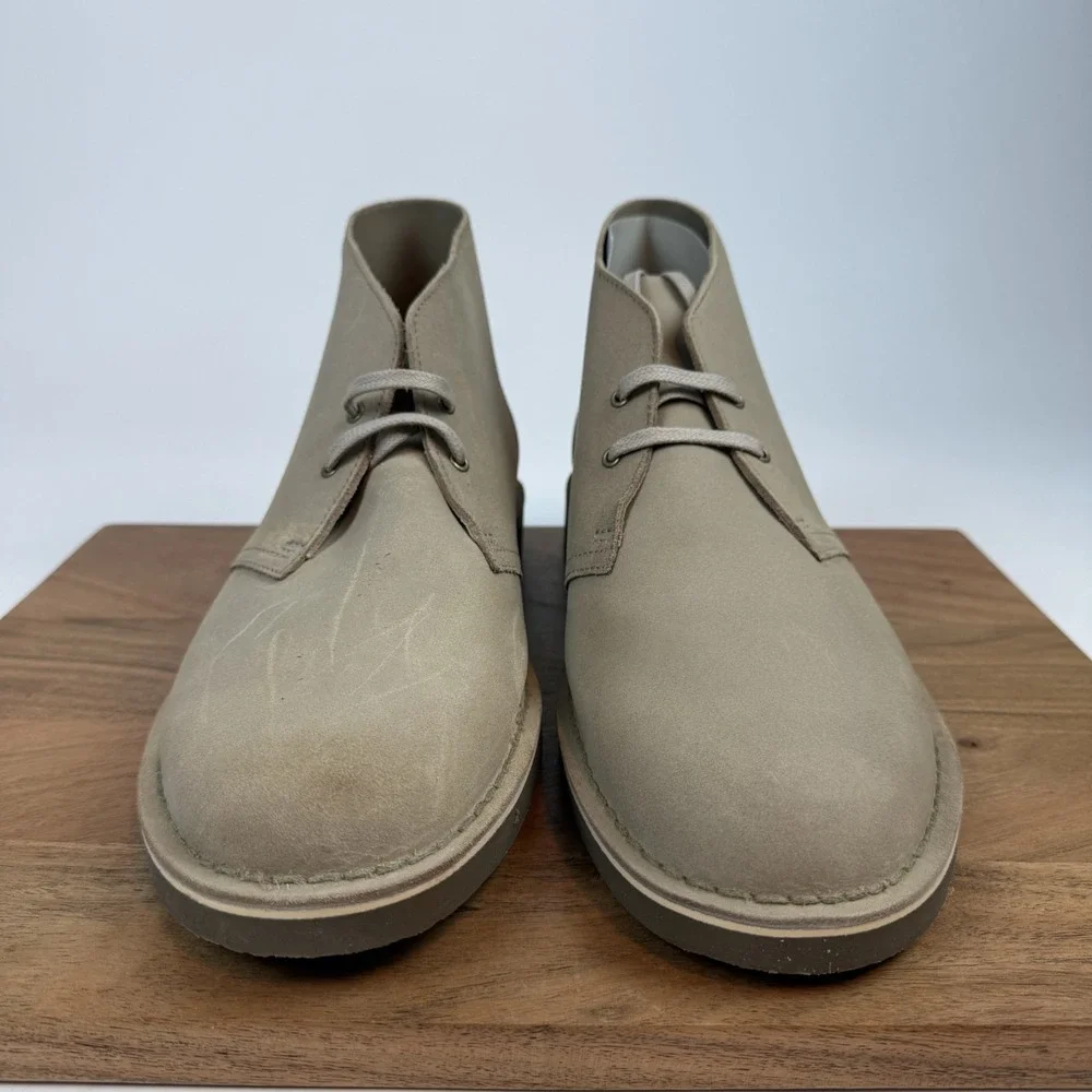 New Mens Clarks Shepton Beige Nubuck Distressed Casual Chukka Boot Size 13 M NIB